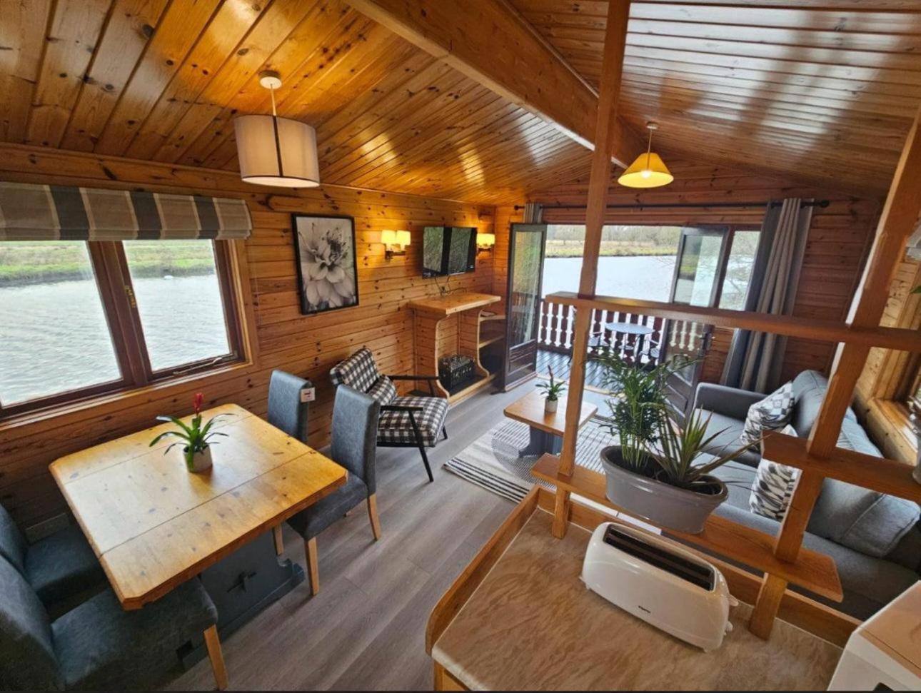 Hickling Broads Lodge Houseboat Stalham Ngoại thất bức ảnh