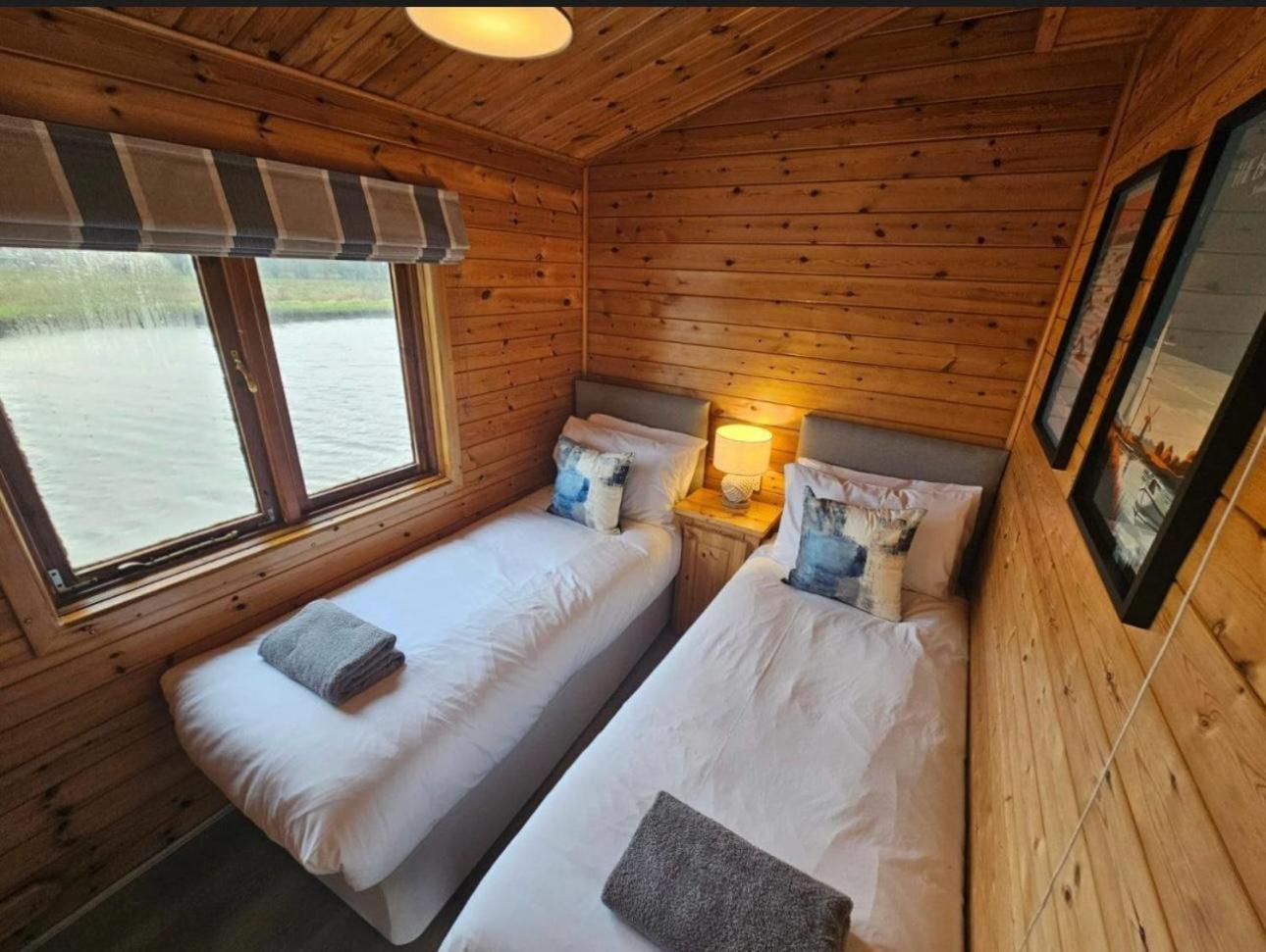 Hickling Broads Lodge Houseboat Stalham Ngoại thất bức ảnh