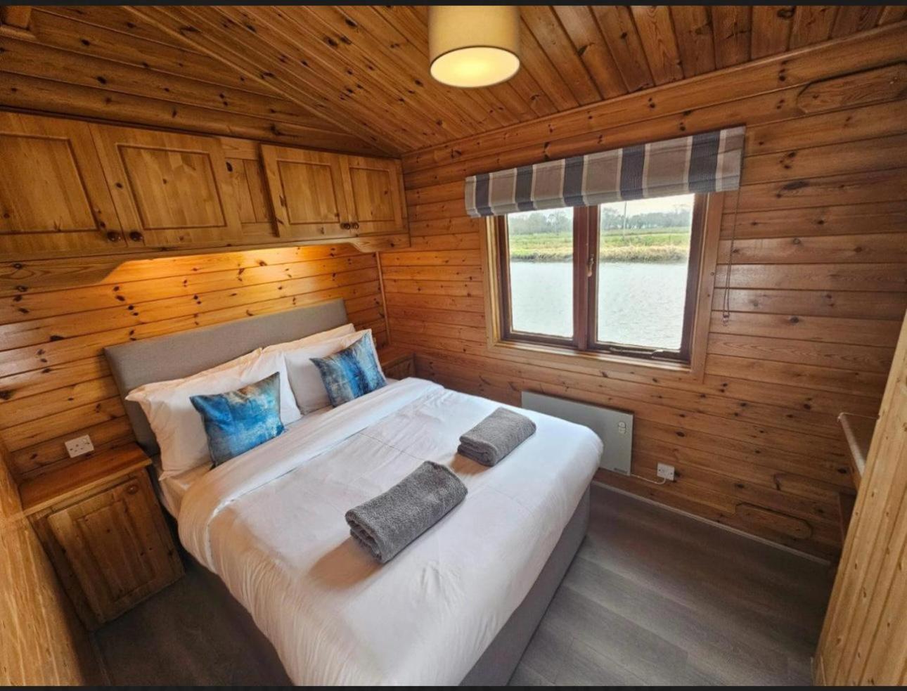 Hickling Broads Lodge Houseboat Stalham Ngoại thất bức ảnh